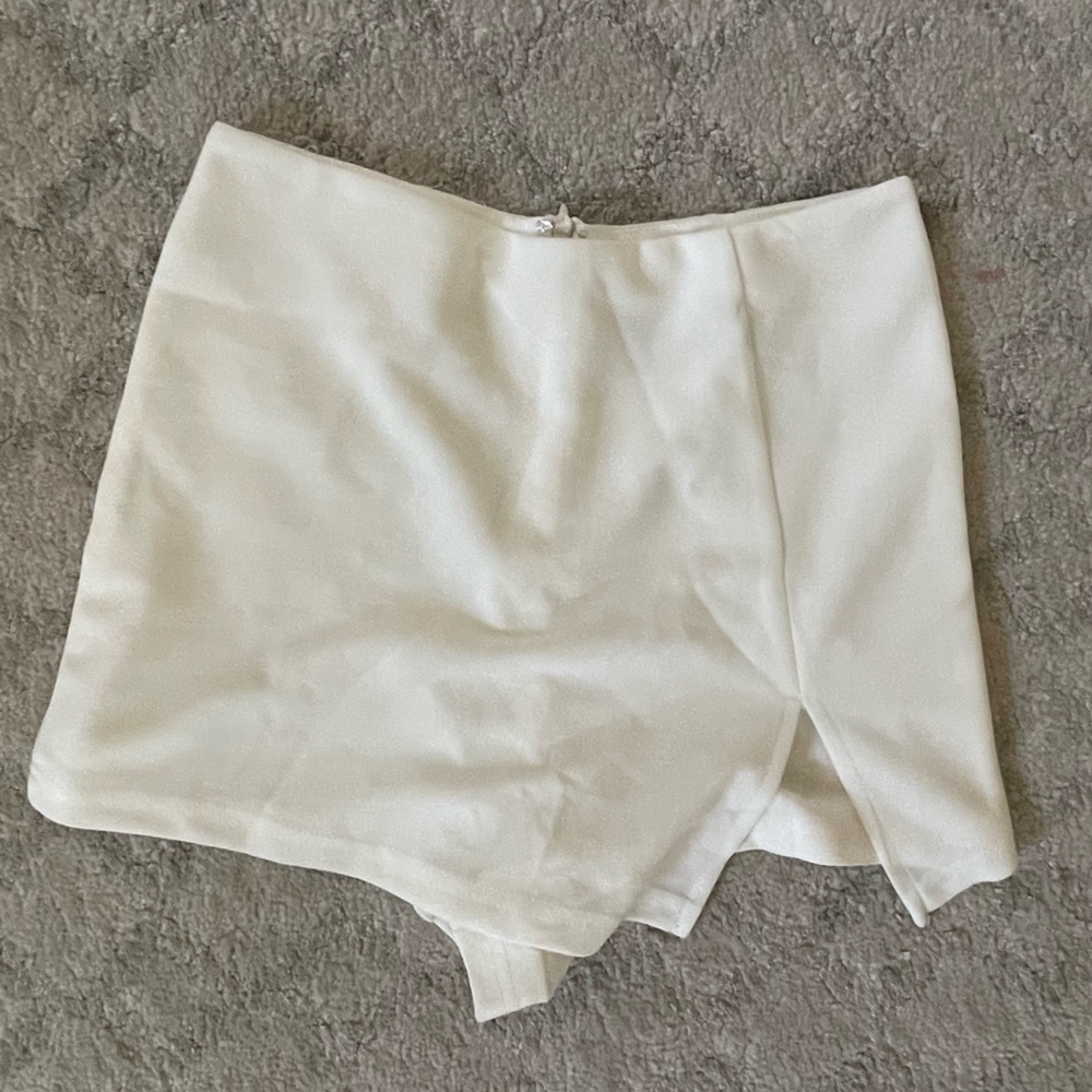NIGHT OUT white skirt